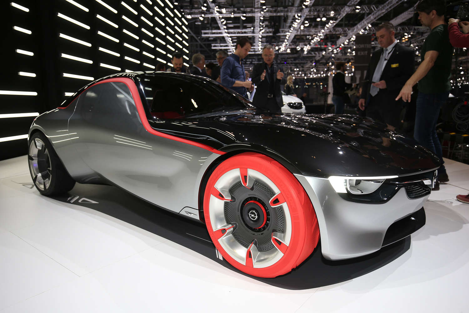 Future sports. 2016-Opel gt Concept. Opel gt Concept. Автомобиль будущего. Выставка автомобилей будущего.