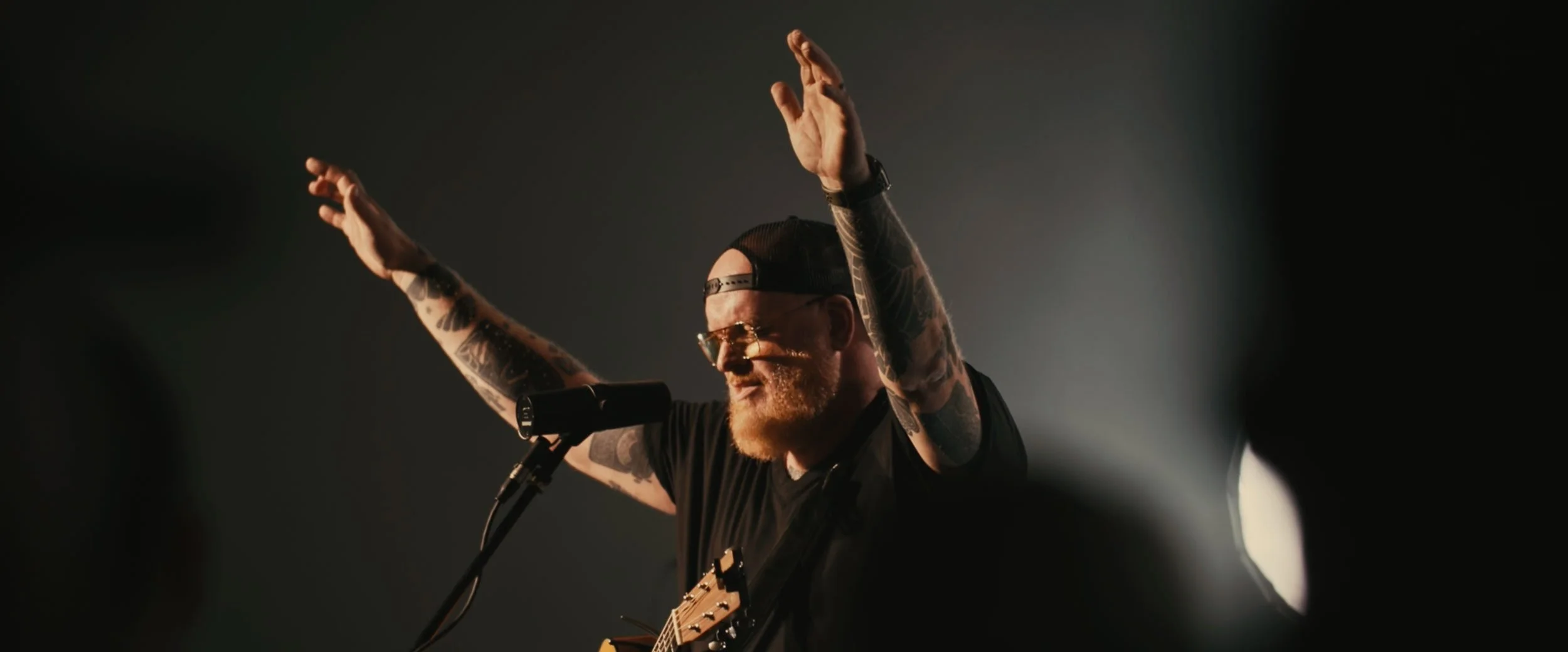 Stephen McWhirter leading worship live
