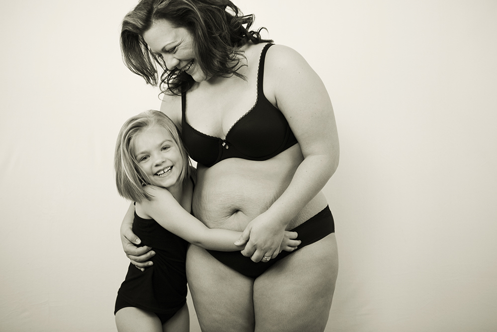Голое тело матери. Фотопроект Джейд Билл. Фотограф Джейд Билл Breastfeeding. Рожавшие женщины фотосессия. Фотопроект женщины после родов.