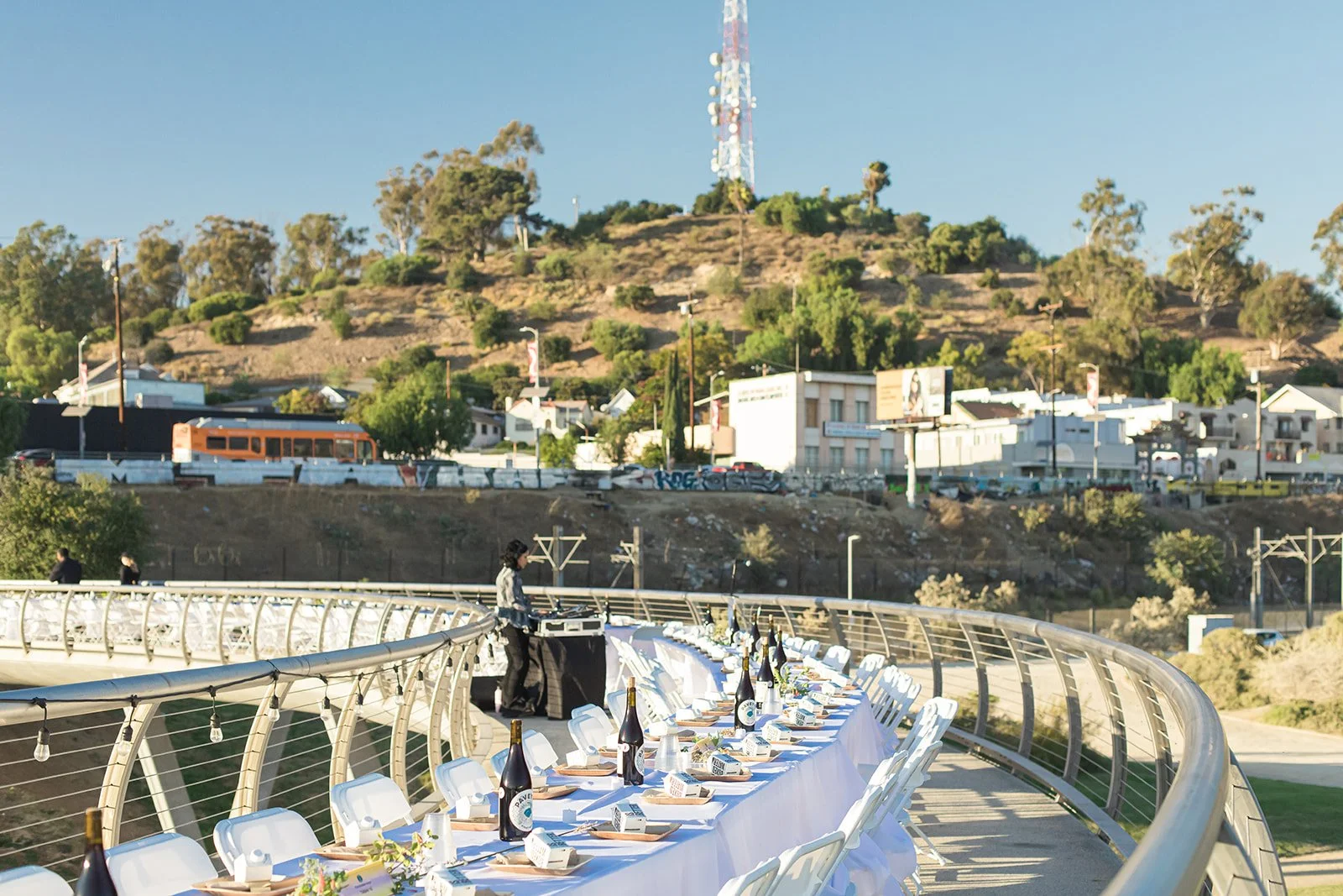 Styled disposable catering serviceware