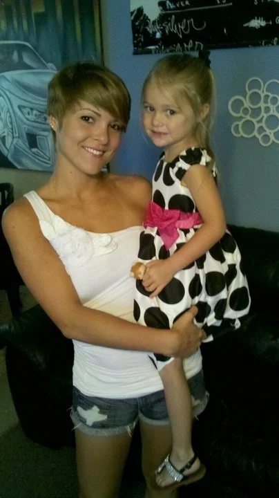 Kiersten at nineteen with her daughter Mylie at age four