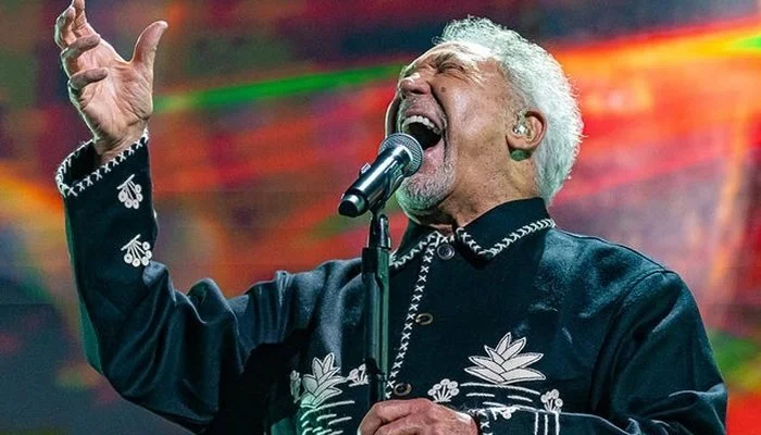 TOM JONES