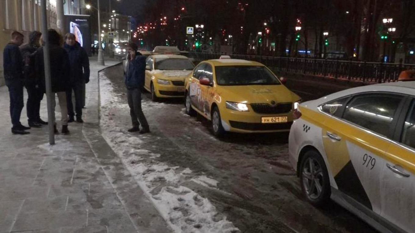 Такси москва белгород. Забастовка таксистов в Москве. Такси генерал. Такси в крови в центре Москвы.