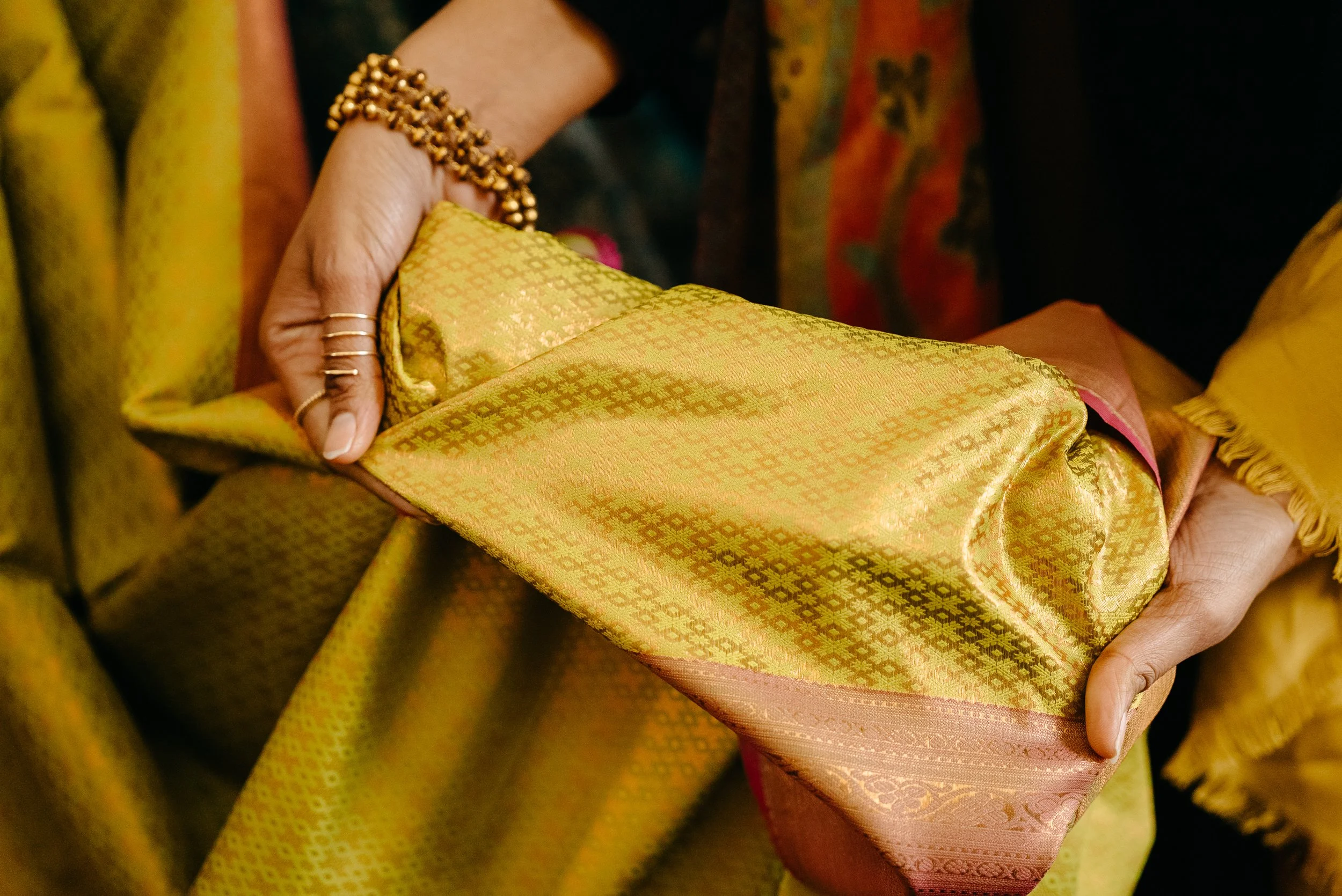 Thread rack in gold frame