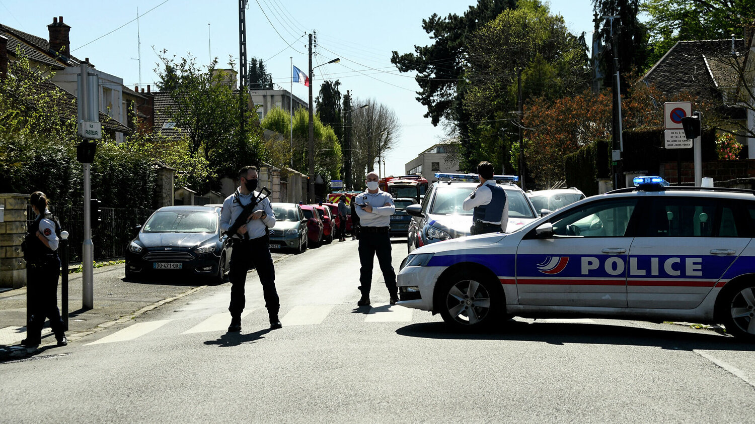 Нападения сегодня. Полиция Франции. Шапки полицейских во Франции. Полиция Франции в штатском.