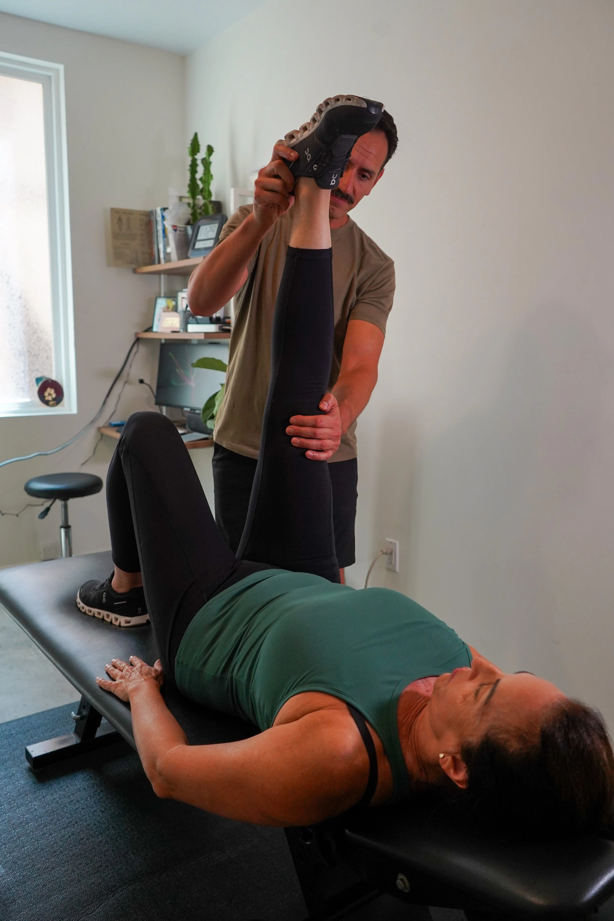 Dr. Danny Cordero performing a chiropractic assessment