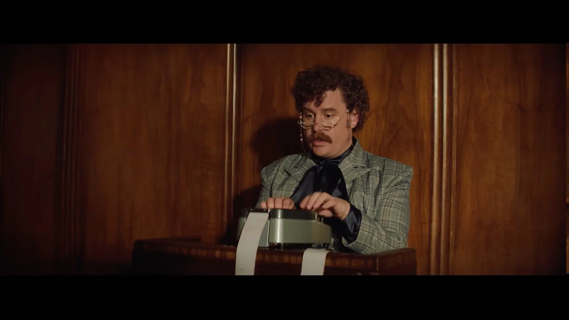 Scott Watson as stenographer in Rula commercial