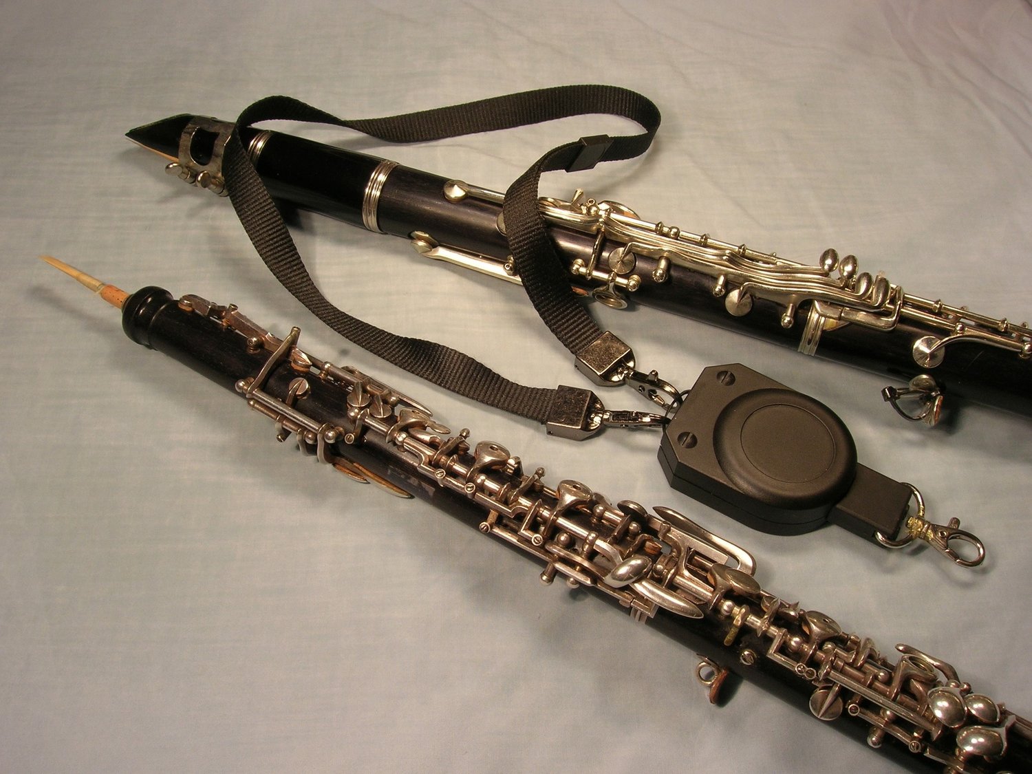 Гобой труба кларнет. Флейта гобой кларнет Фагот. Гобой кларнет Фагот отличия. Кларнет гобой Фагот музыкальный инструмент-. Кларнет и гобой строение.