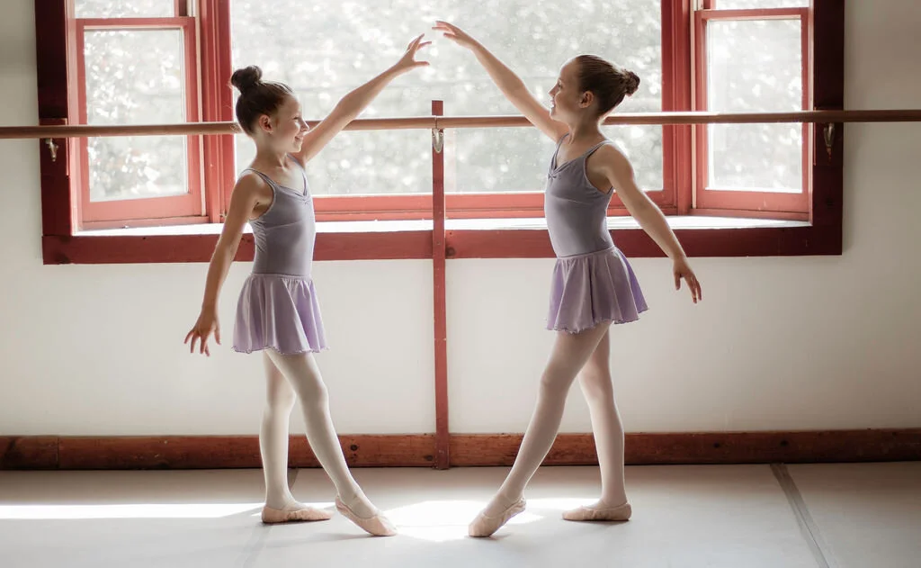 The Children's Ballet & Movement Co. logo