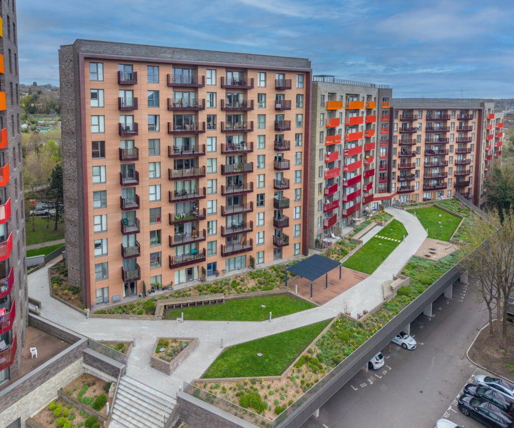 Weston Homes — Springfield Park — Balconies, balustrades & stairs