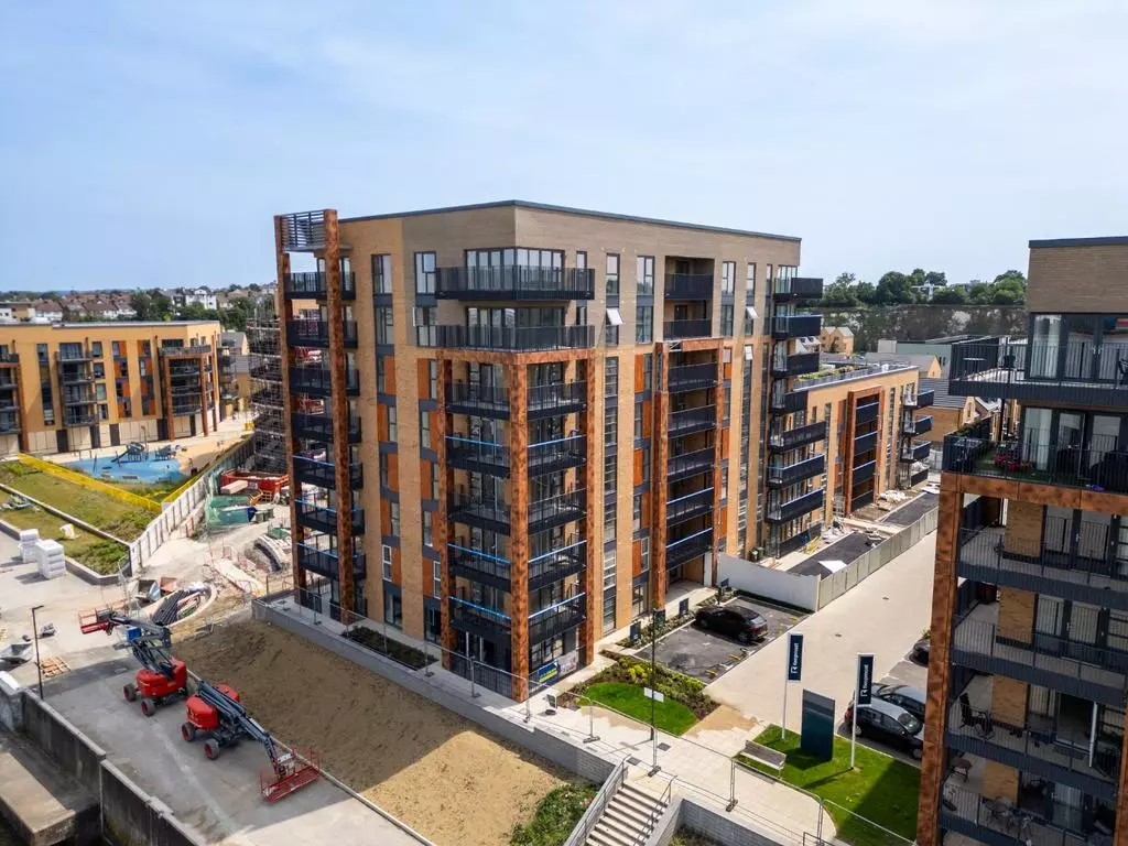Keepmoat Homes — Cable Wharf — Balconies & balustrades