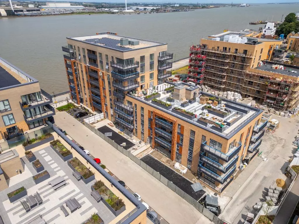 Keepmoat Homes — Cable Wharf — Balconies & balustrades