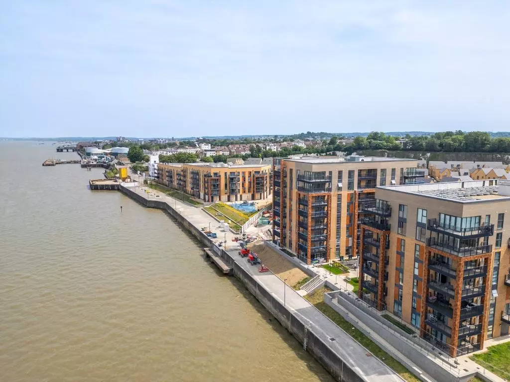 Keepmoat Homes — Cable Wharf — Balconies & balustrades