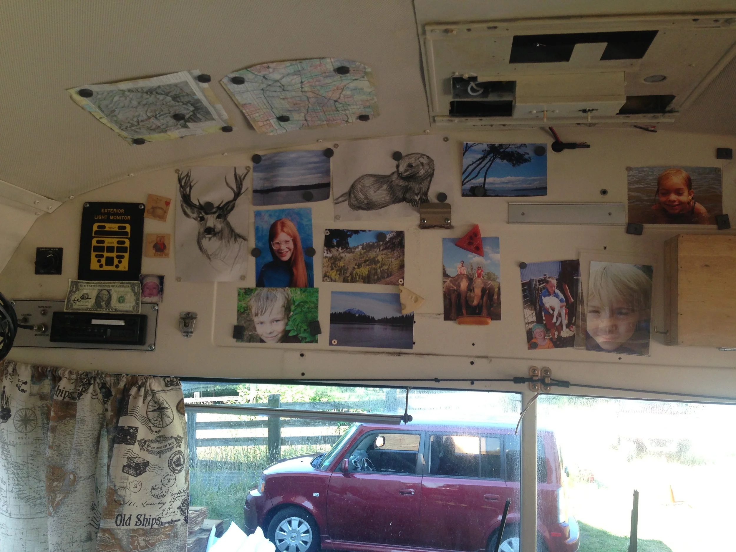 Steve interior photo wall