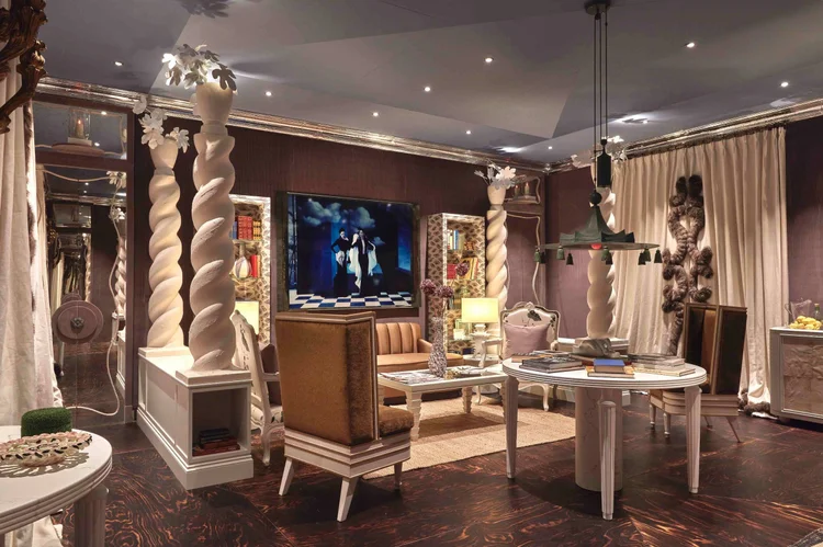 Legend Room by Nicky Haslam and Collette van den Thillart