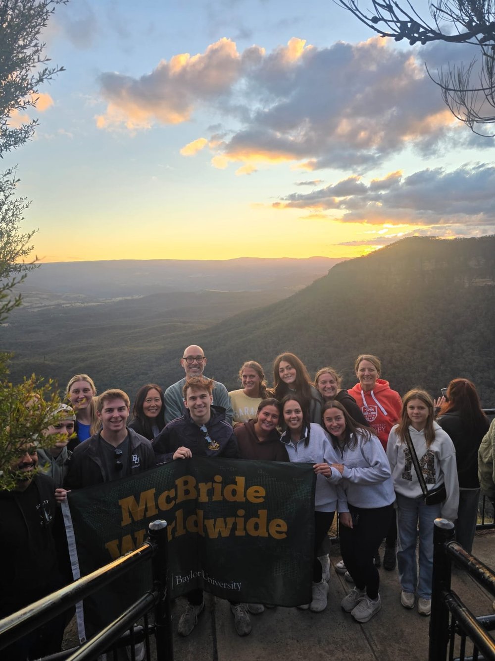 Blue Mountains public tour group enjoying a Jamison Valley sunset lookout