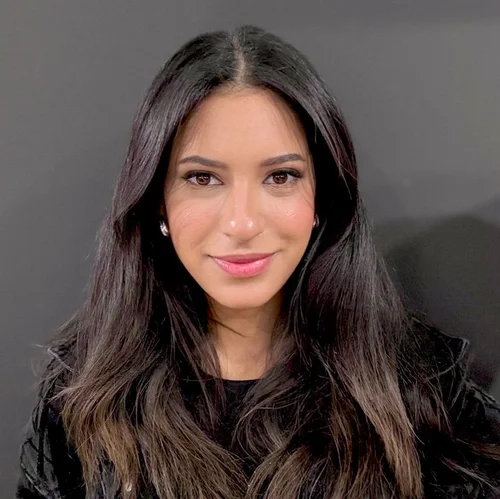 Fatema Almalood, Visual Experience Designer & Account Manager