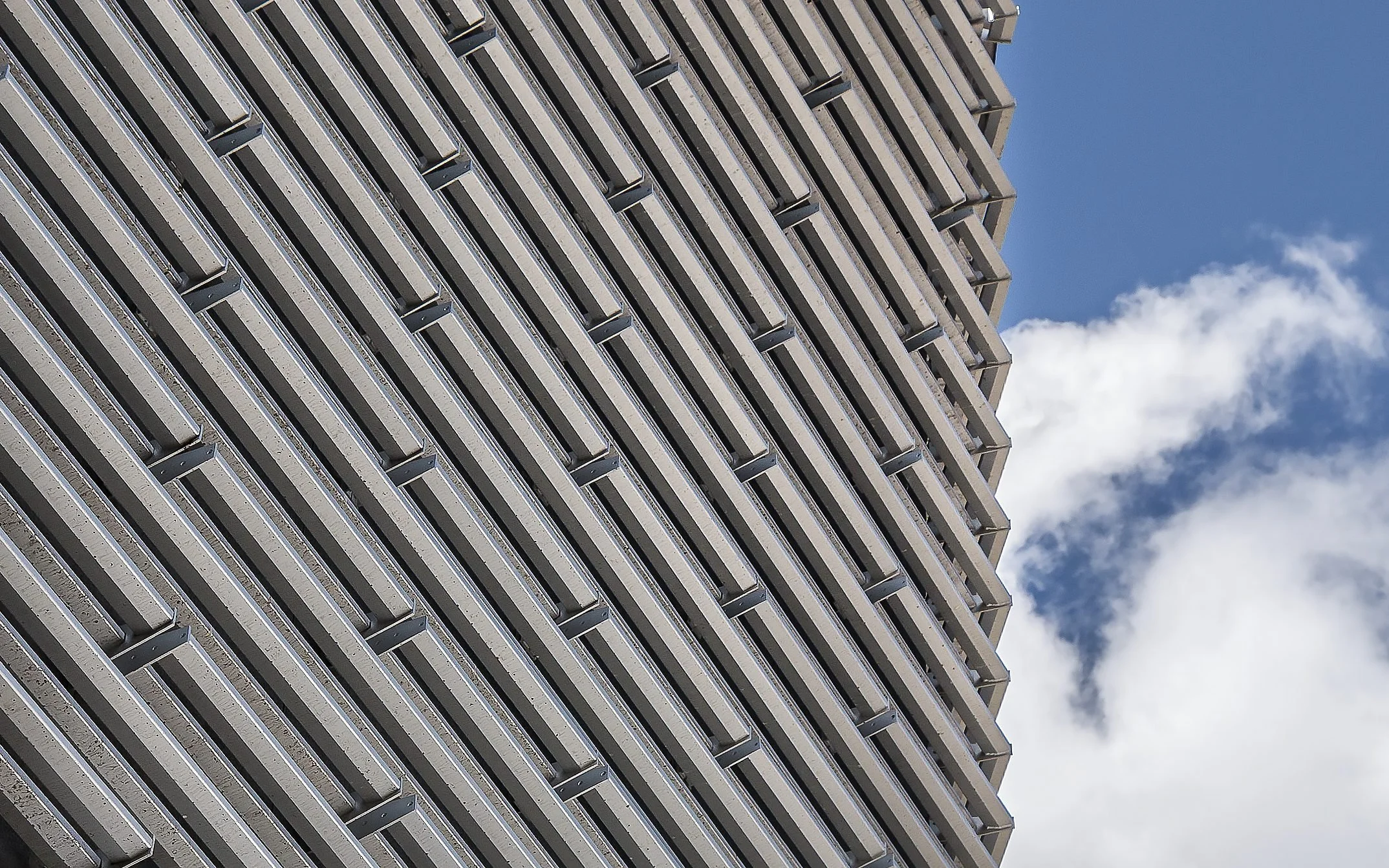 Metal louver facade - California - photography by Studio Basel Media