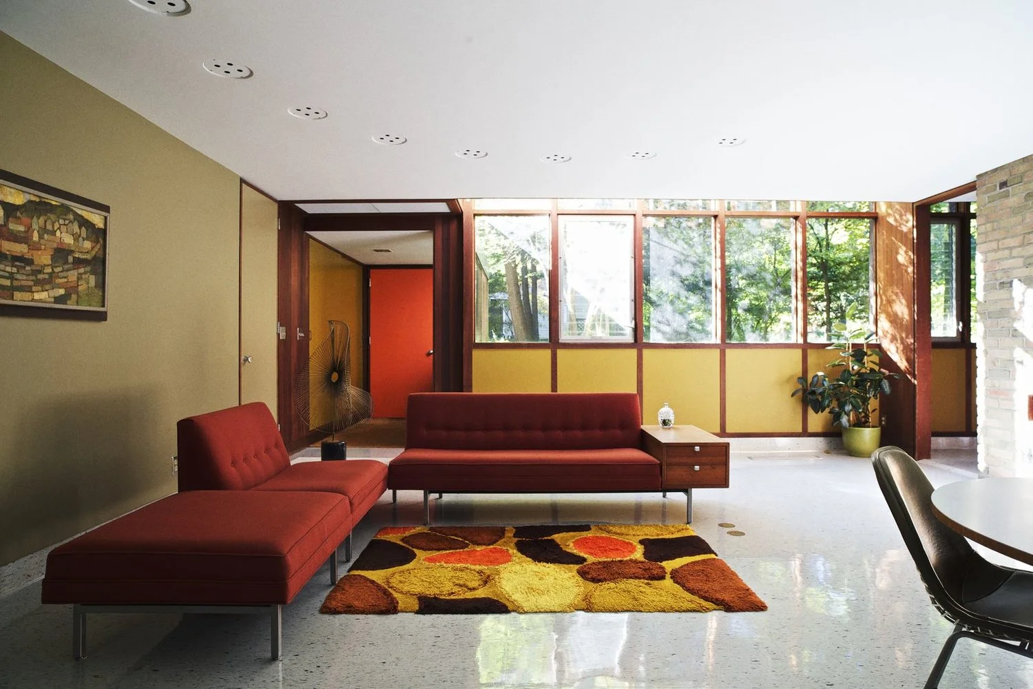 диван в стиле mid century