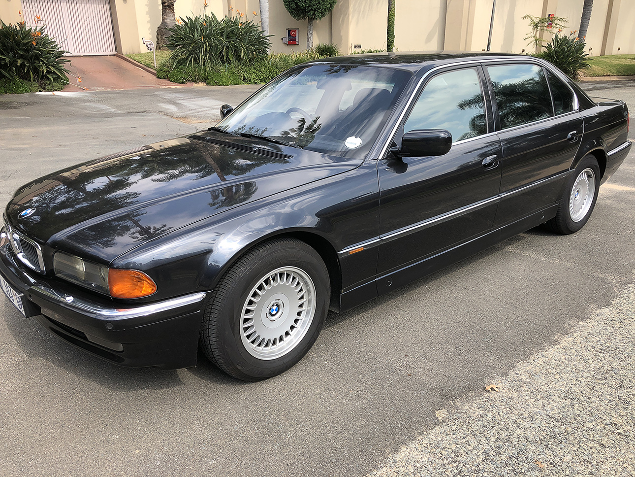 BMW e38 750il