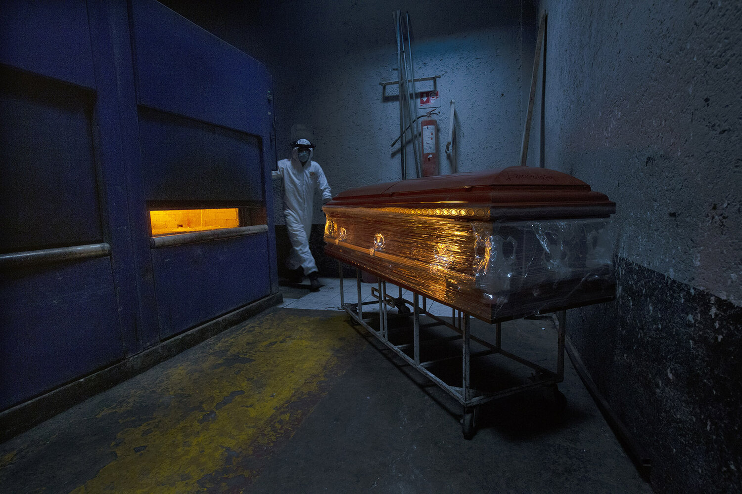 Что такое прах человека. Кремирование человека в Москве. Крематорий кремирование. Нижегородский крематорий внутри.