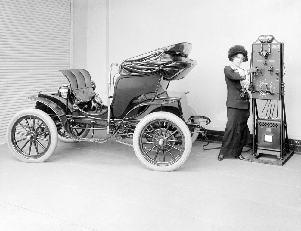 early-electric-car-SCHENECTADY-MUSEUM-HALL-OF-ELECTRICAL-HISTORY-FOUNDATION-CORBIS.jpg