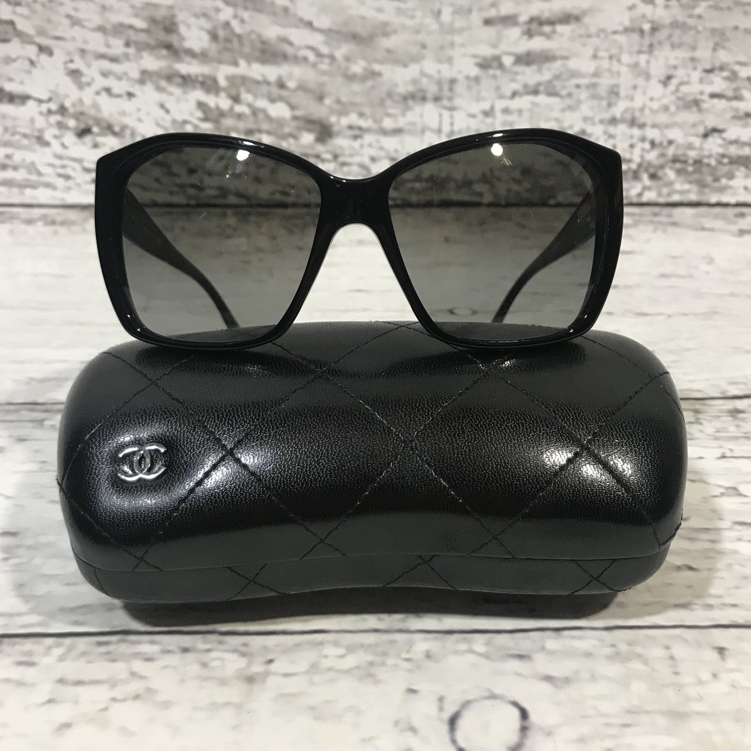 Sunglasses Chanel Black in Plastic - 34130377