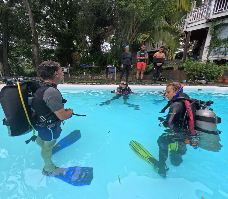 Pre-IDC preparation at the dive centre in Roatan