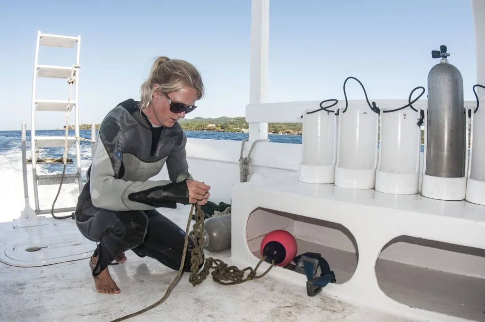 Coconut Tree Divers instructor preparing the morning dive boat in Roatan