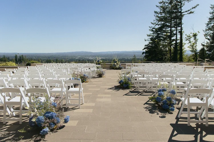 An S-shaped aisle at a wedding.