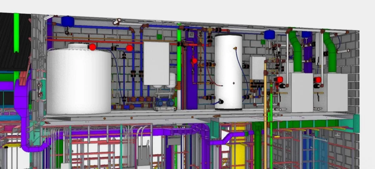 Sala técnica con depósitos, equipos, bombas y redes de cañerías del Edificio Alem.