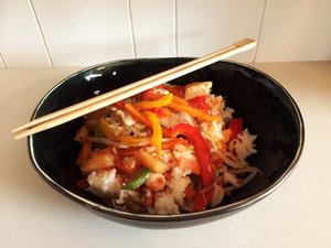 Rijst, kip en zoetzure groentjes