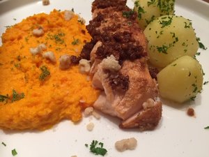 Aziatisch gemarineerde zalm met wortelcrème