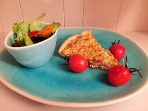 Quiche met courgette, zongedroogde tomaatjes, champignons en ham