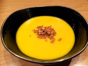 Pastinaak-wortelsoep met curry 