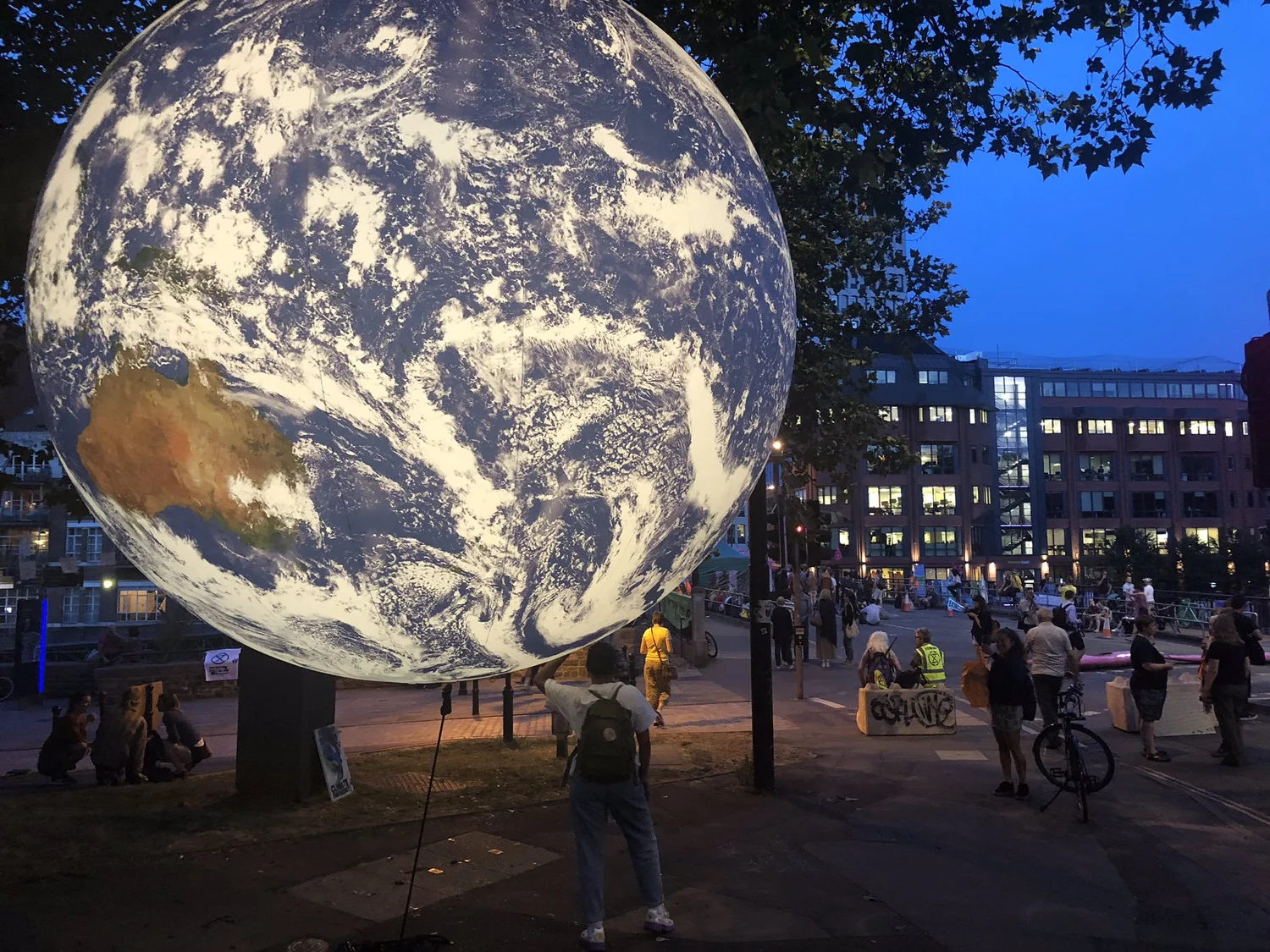 Luke-Jerram-Earth-2.jpg