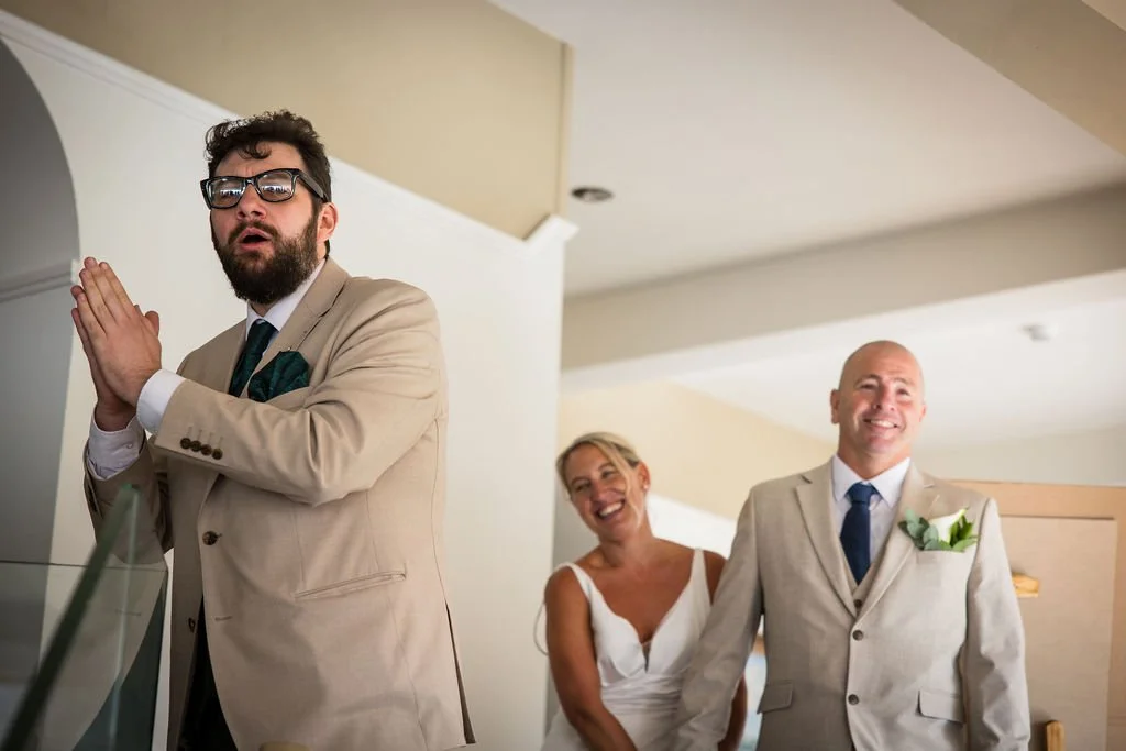 Chris Tennant entertaining guests with close-up mind reading at a wedding or corporate event