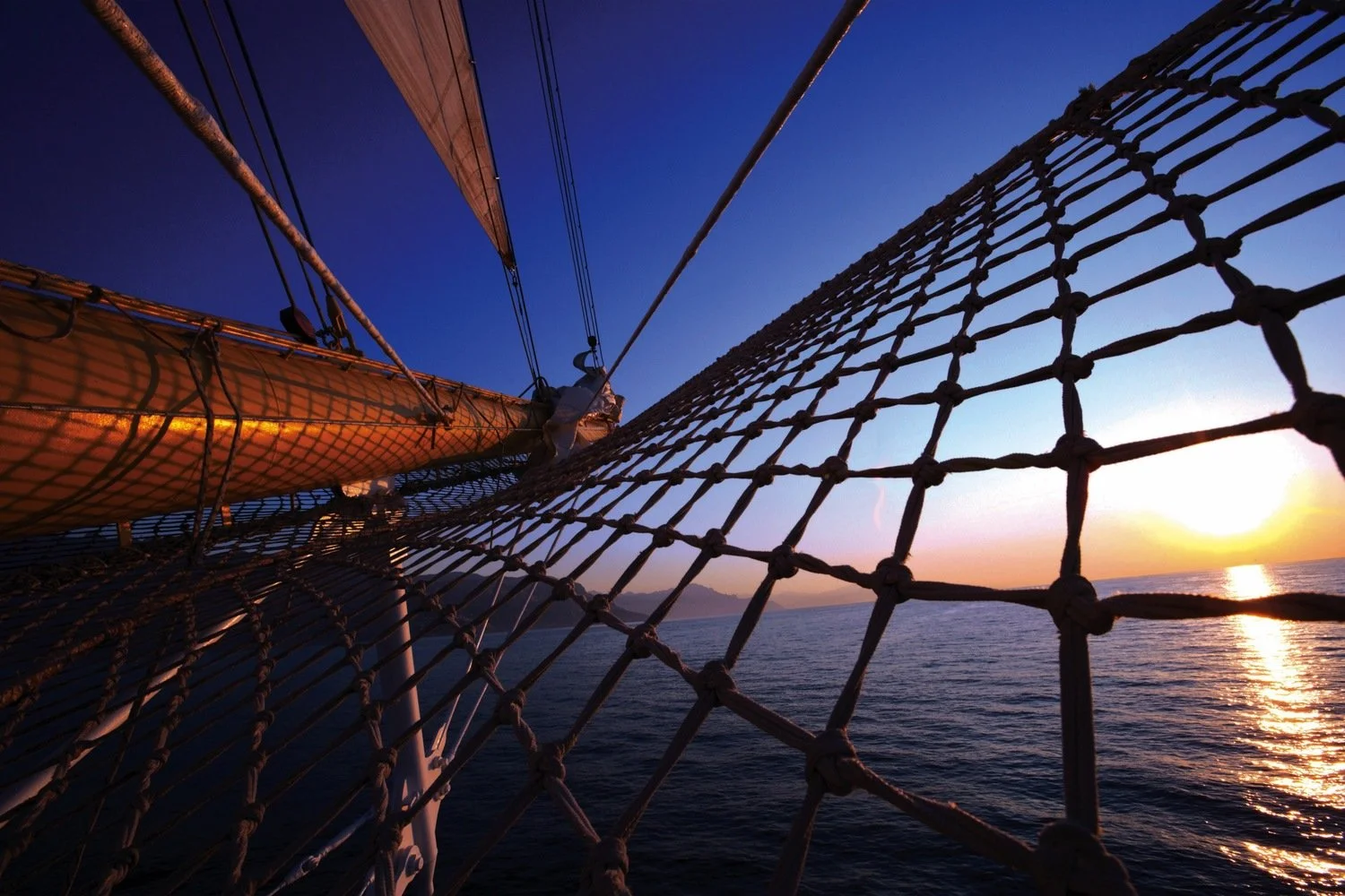 Small Ships & Expeditions