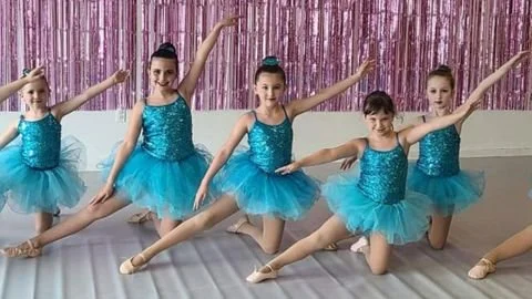 Ballet dancers in blue tutus