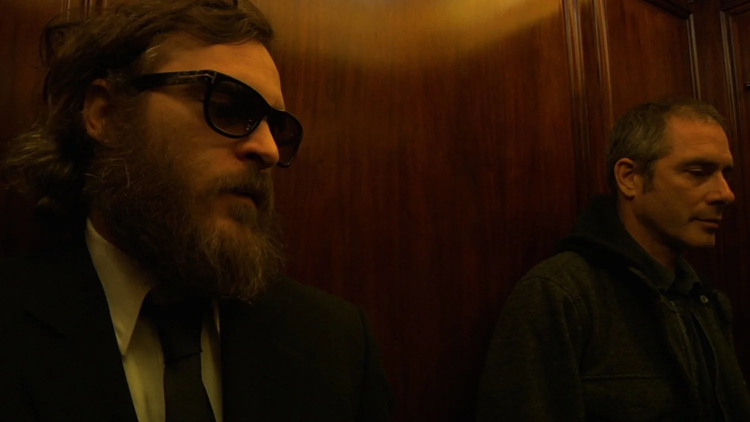 Im still standing зверобой. Sing im still standing. I m still standing. я все еще здесь. хоакин феникс я всё ещё здесь.