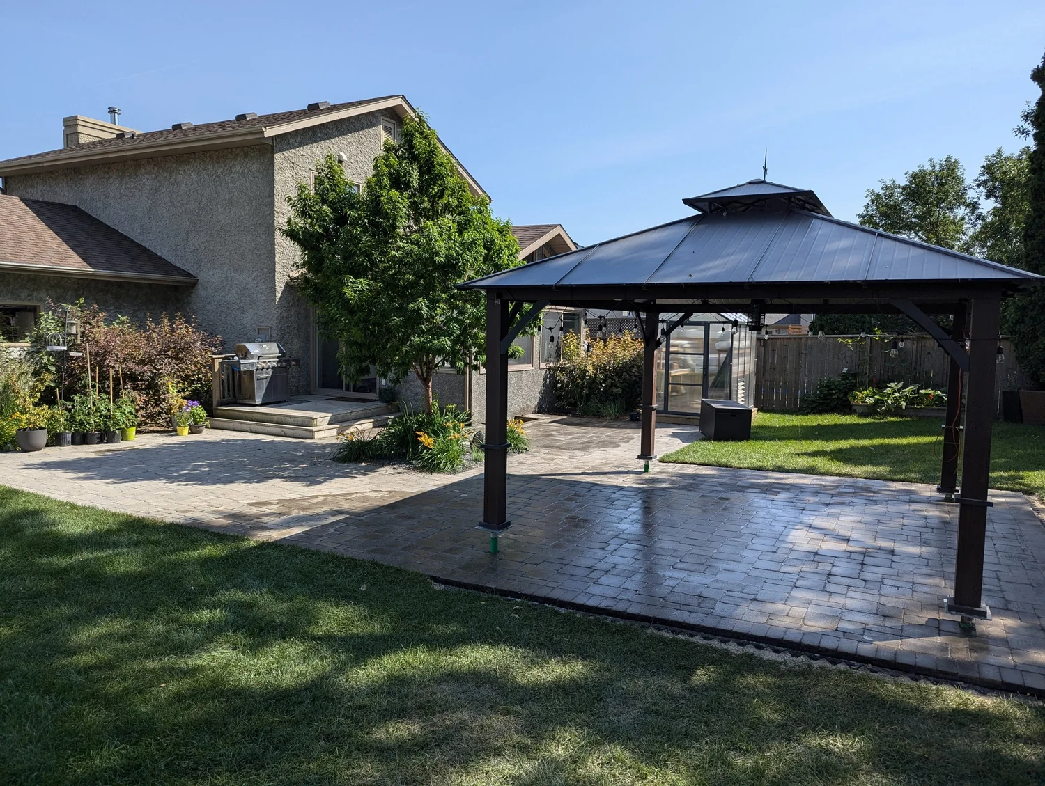 Rustic Barkman Roman paving stone patio on Woodchester Place Charleswood Winnipeg