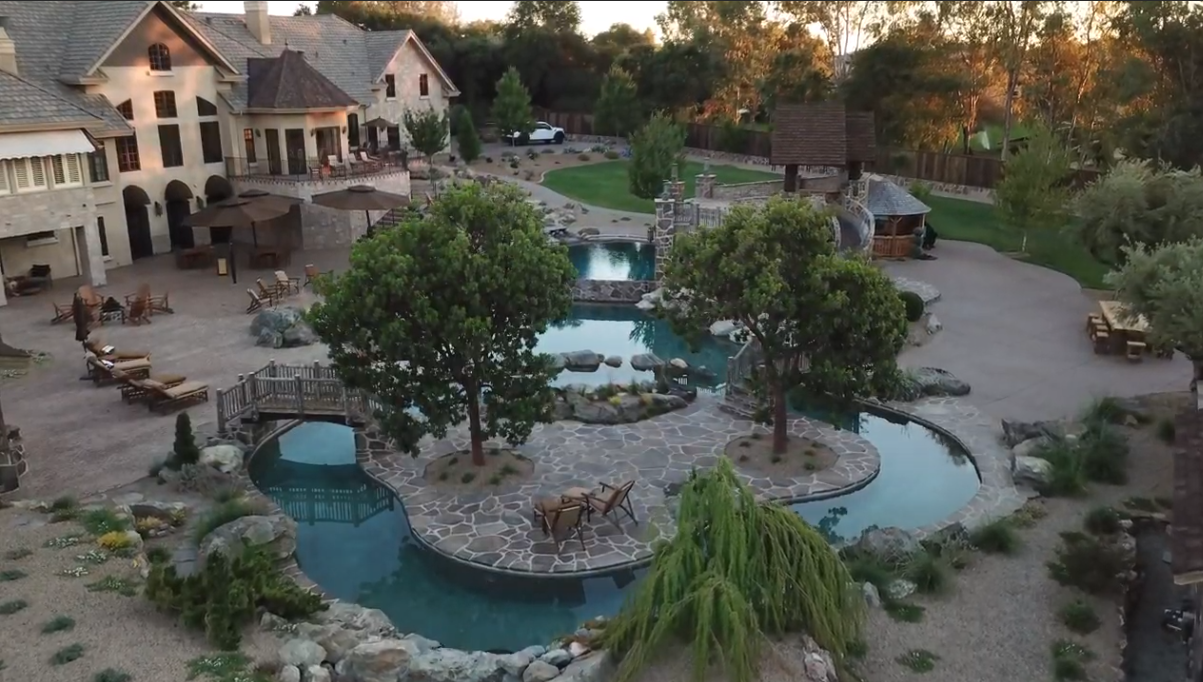 Custom lazy river water feature