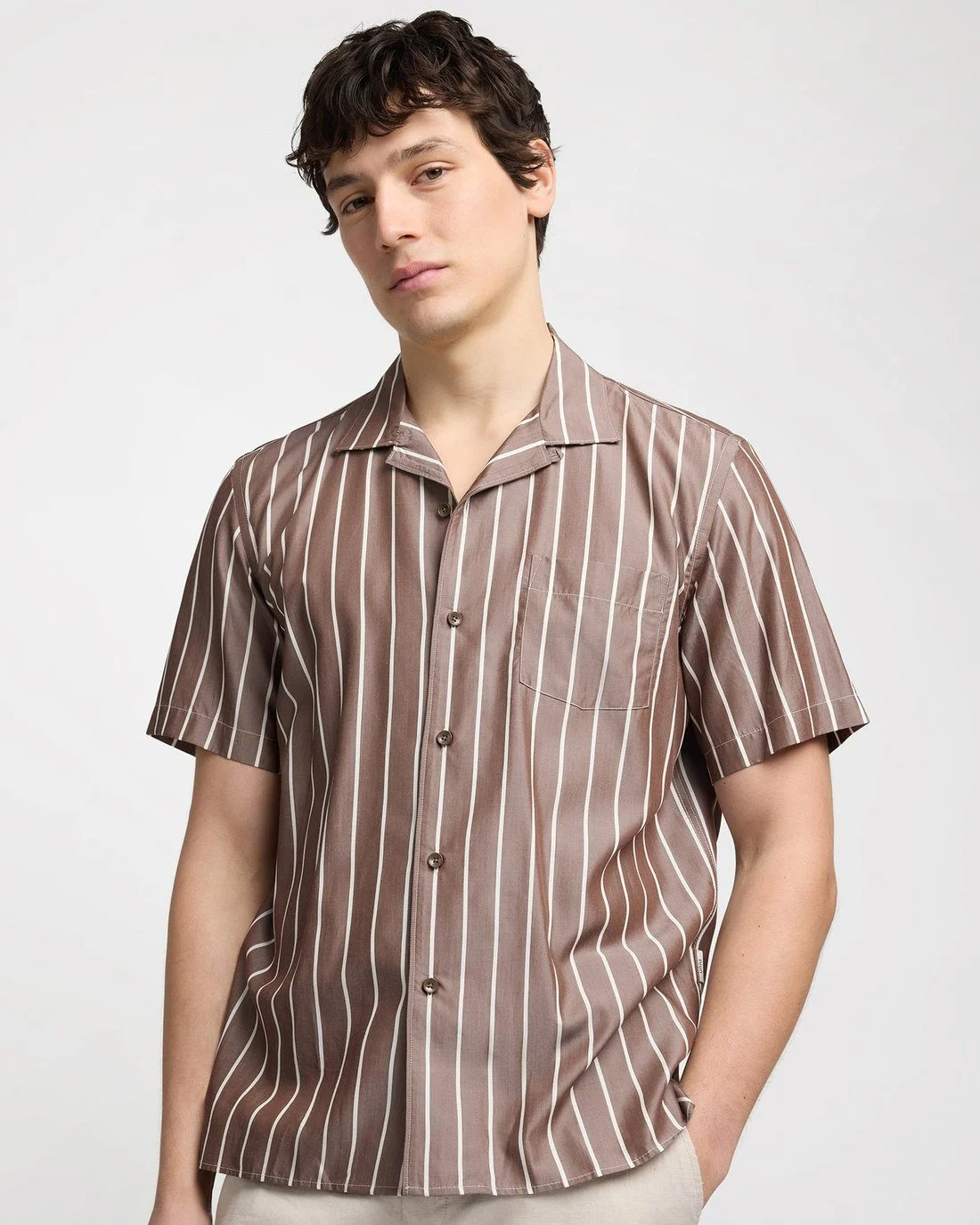 Tencel Convertible Vacation Shirt on model