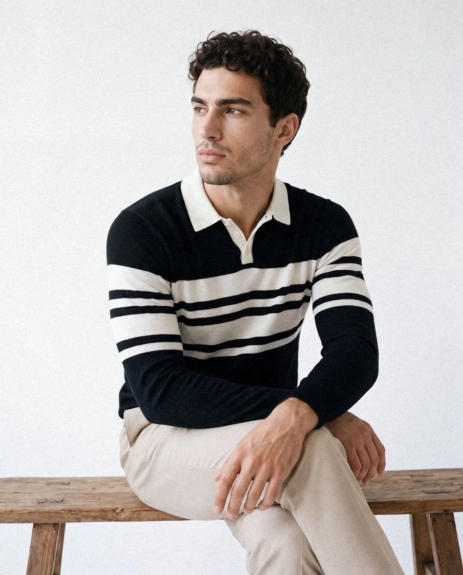 Editorial, seated