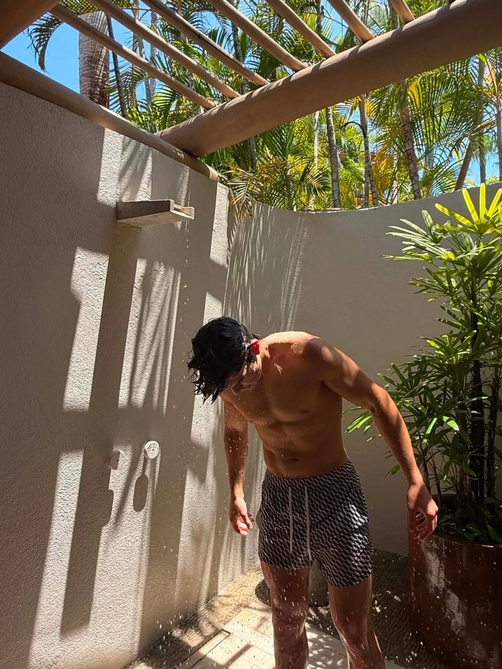 @jakeeldridge_ wearing Onia
