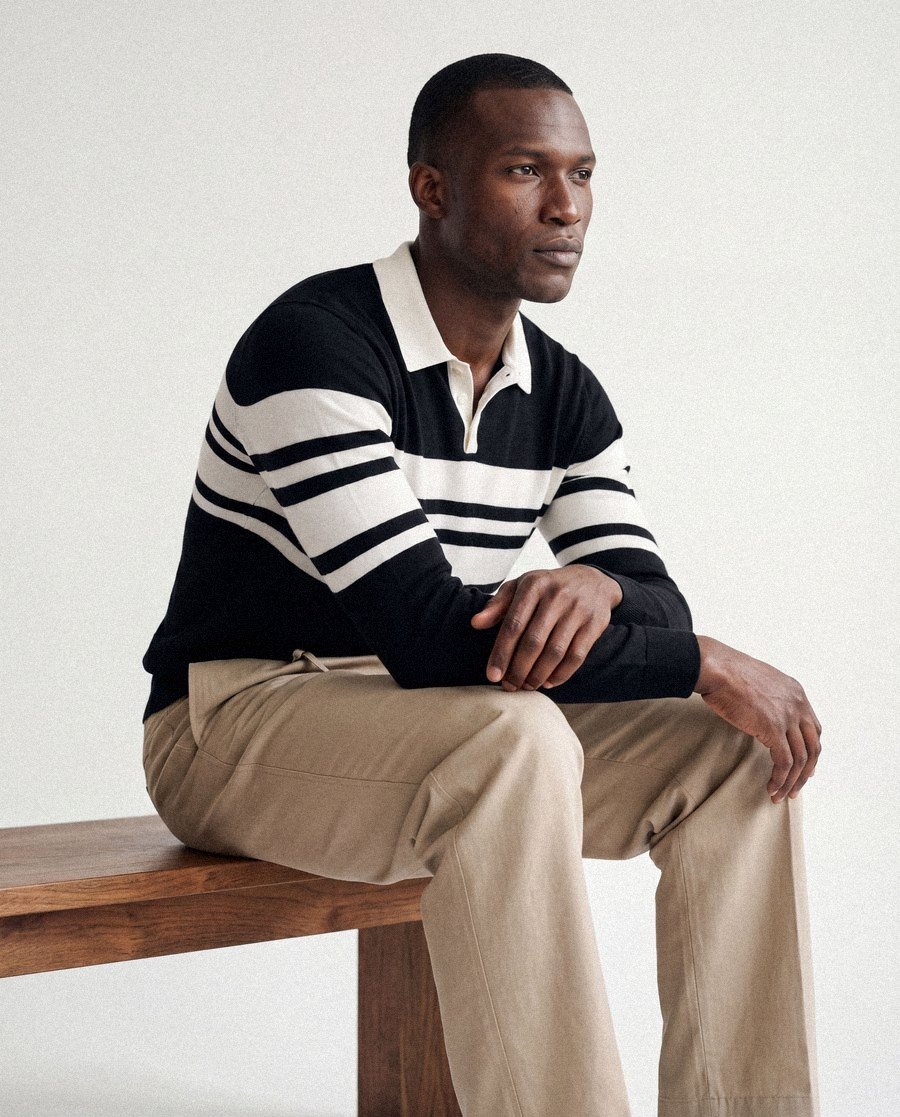 Editorial, seated