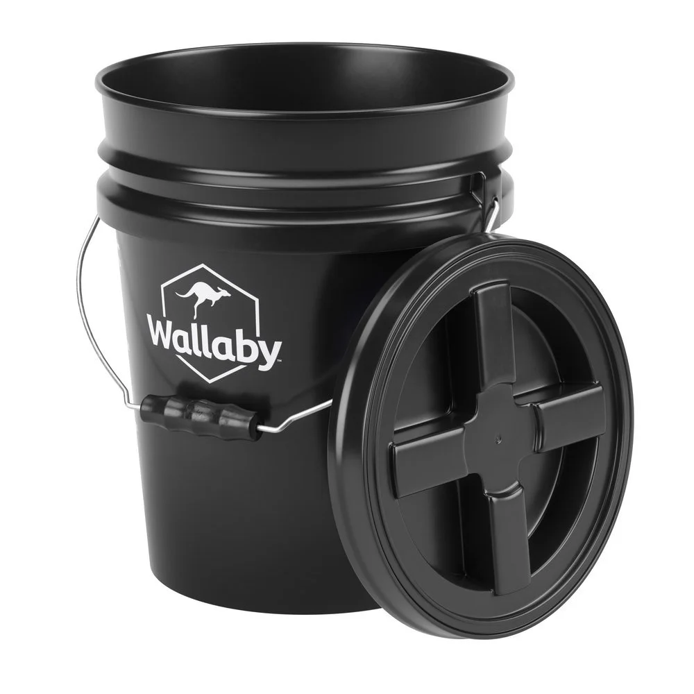 3D render of a Wallaby 5-gallon bucket with gamma lid