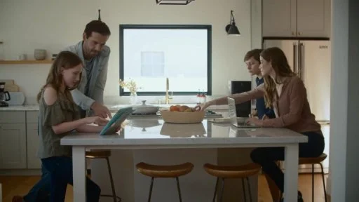 Medify Air hero video still: a family in their kitchen