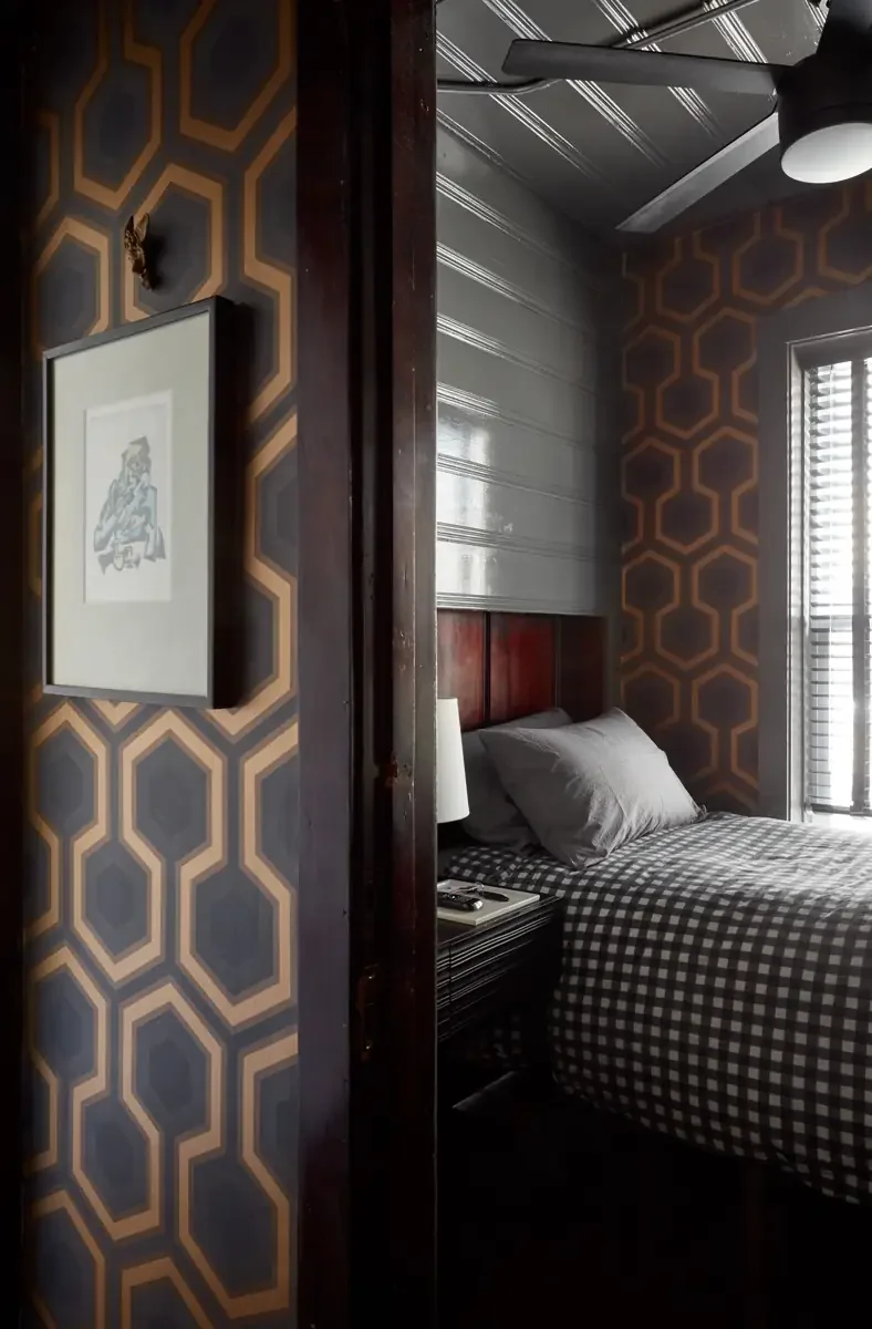 Posh Flat No. 1 — photograph 11