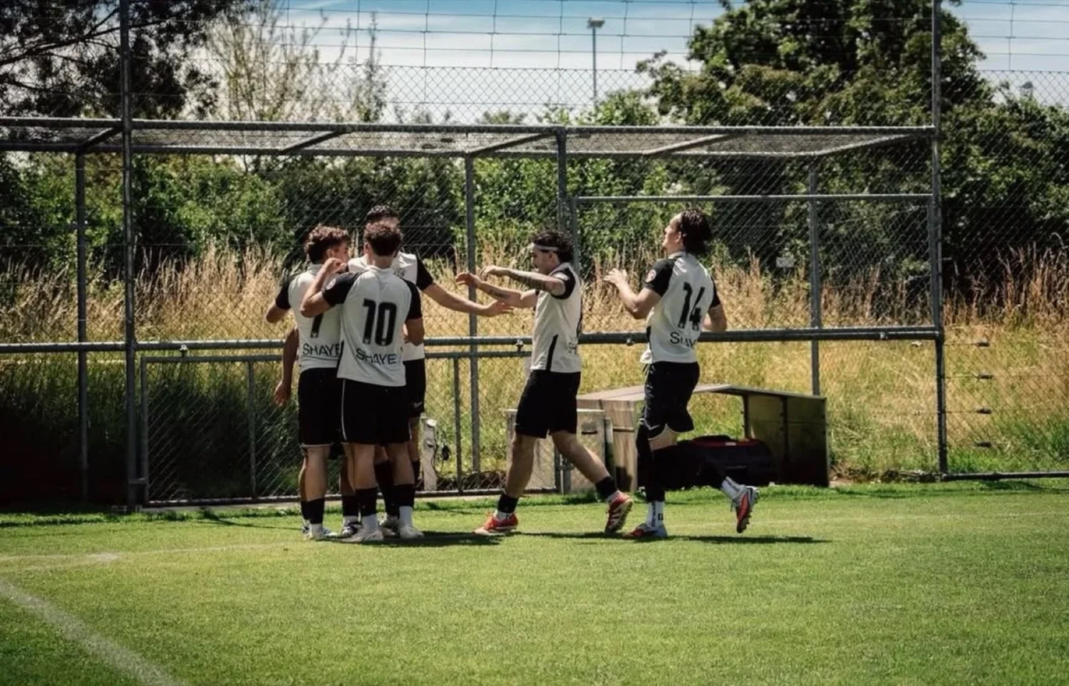 Torjubel auf der Sportanlage Lengg